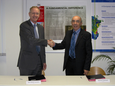 Jan Karel Lenstra, general director CWI (left) and Michel Cosnard, president INRIA.